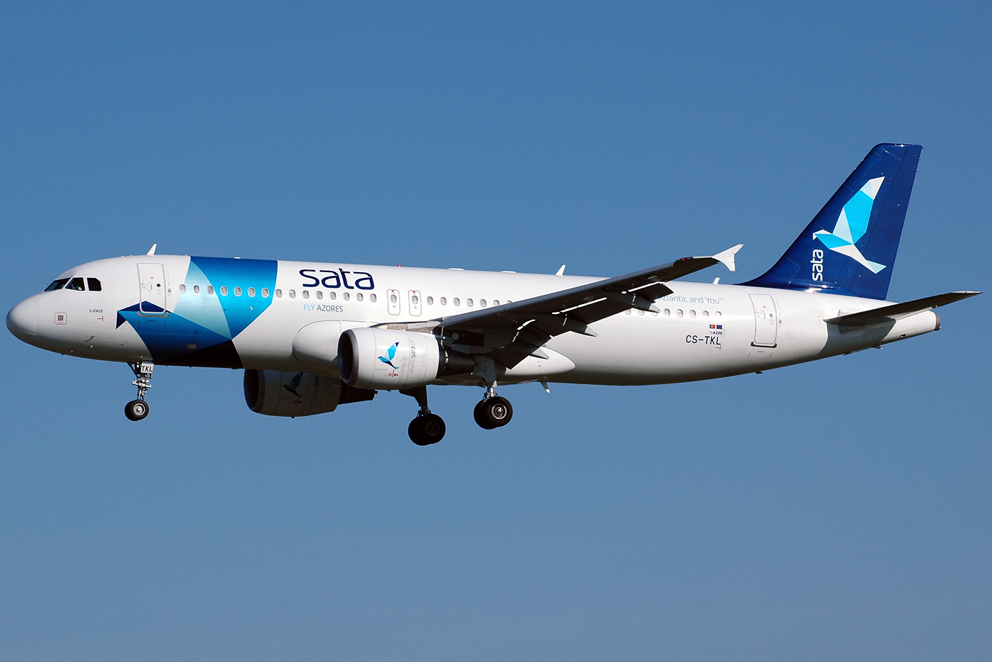 CS-TKL (2425) 2005 Airbus A320-214