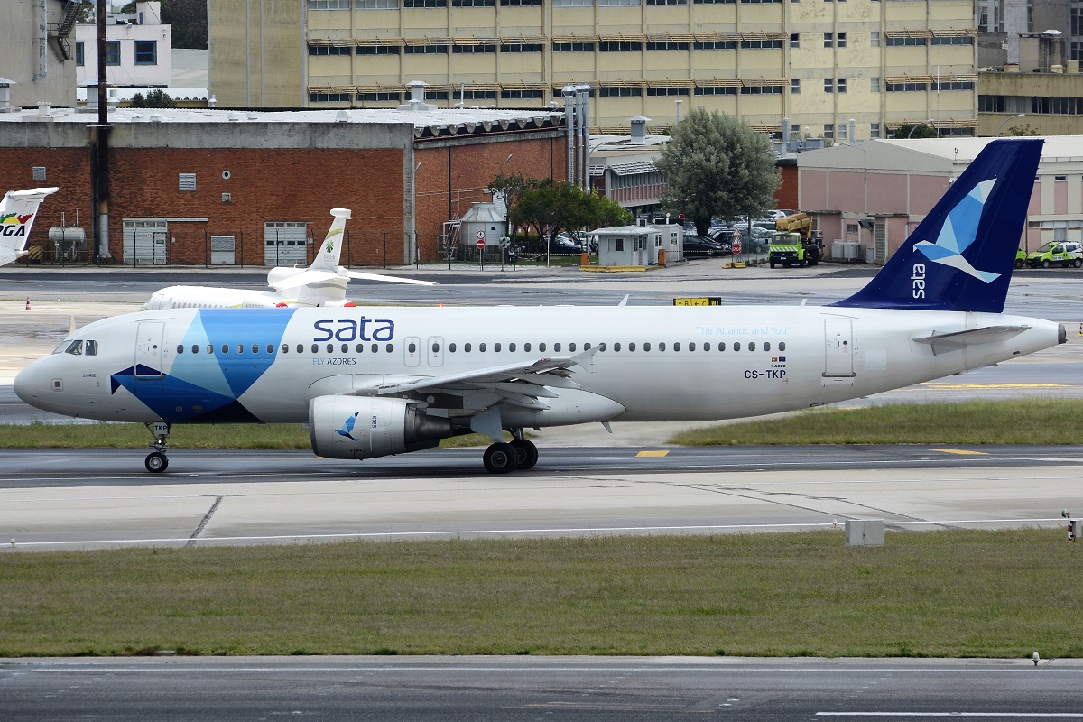 CS-TKP (2011) 2003 Airbus A320-214