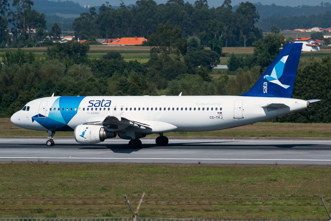 CS-TKJ (795) 1998 Airbus A320-212