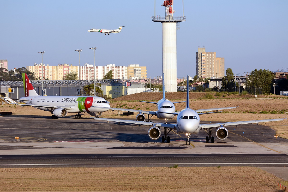 CS-TKO (3891) 2009 Airbus A320-214