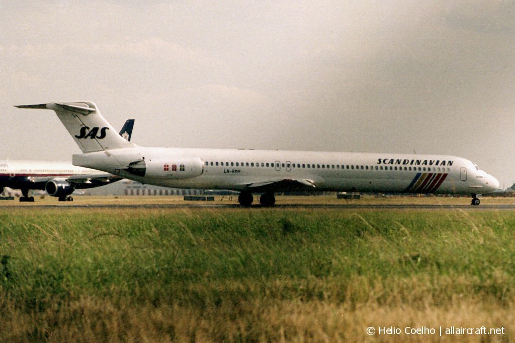 LN-RMM (53005) 1991 McDonnell Douglas MD-82
