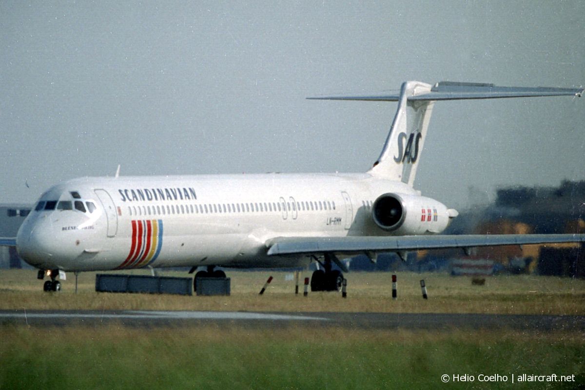 LN-RMM (53005) 1991 McDonnell Douglas MD-82