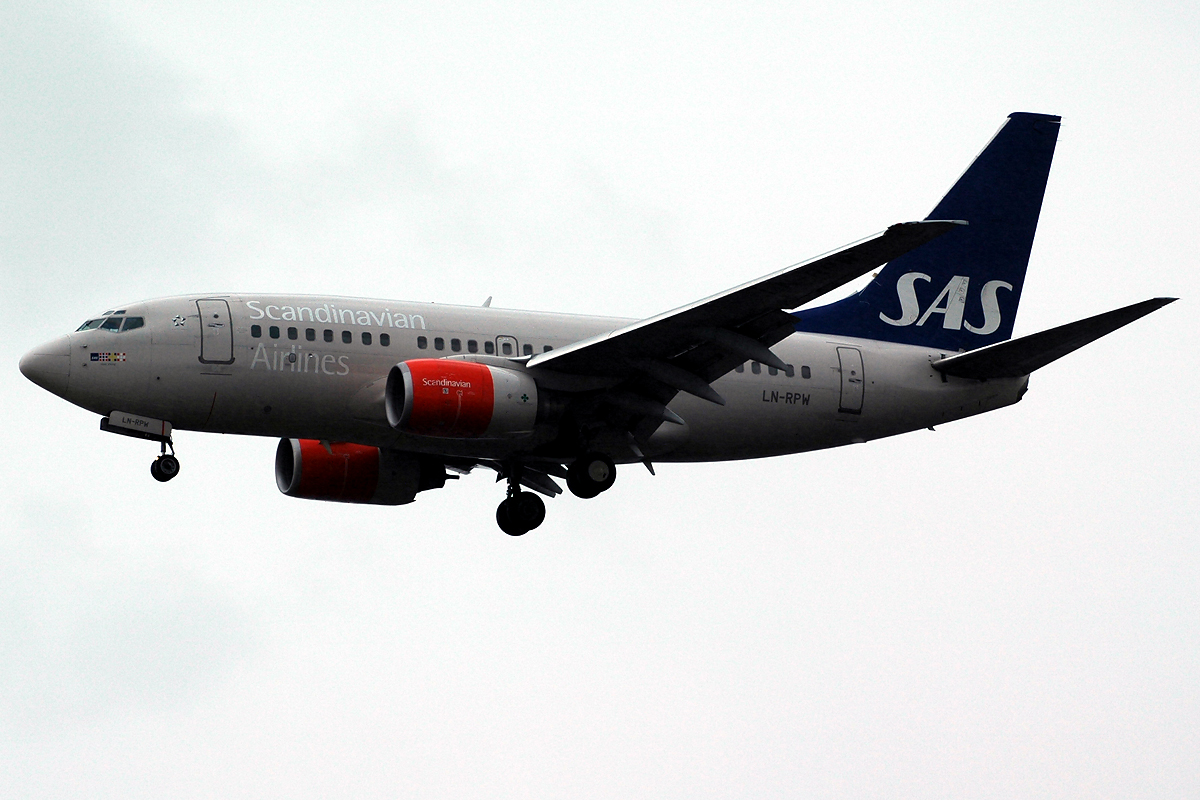 LN-RPW (28289) 1998 Boeing 737-683