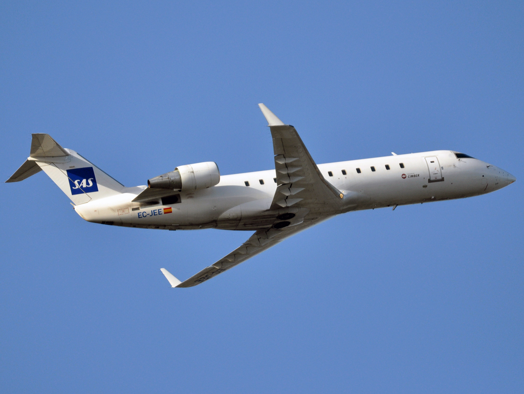 EC-JEE (cn 7989) Bombardier CRJ200ER