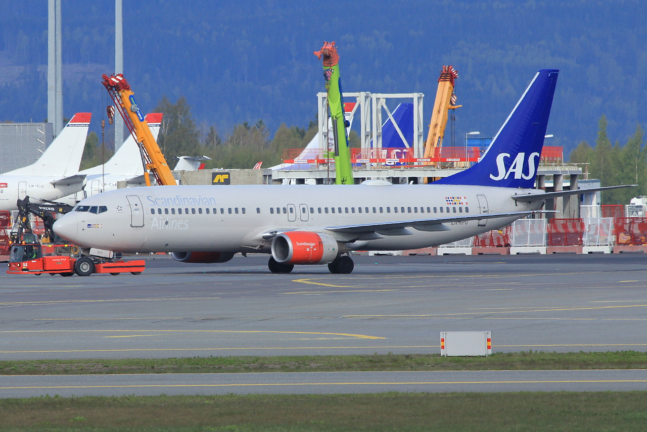 LN-RPO (30467) 2000 Boeing 737-883