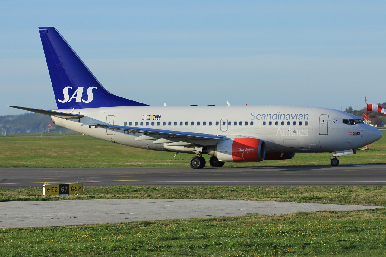 LN-RPT (28299) 1999 Boeing 737-683