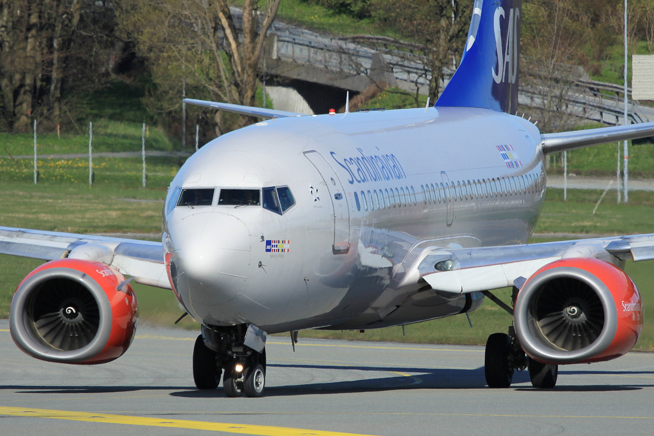 LN-RRN (30191) 1999 Boeing 737-783