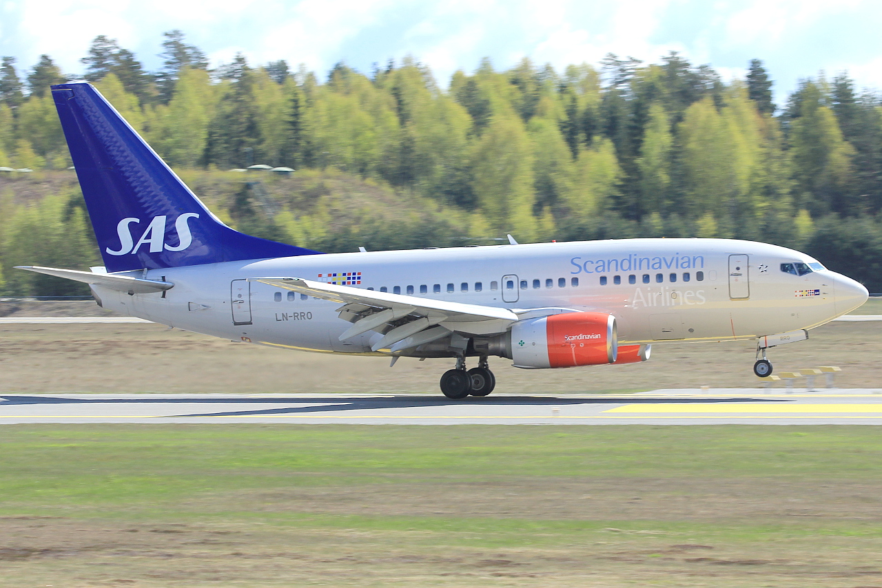 LN-RRO (28288) 1998 Boeing 737-683