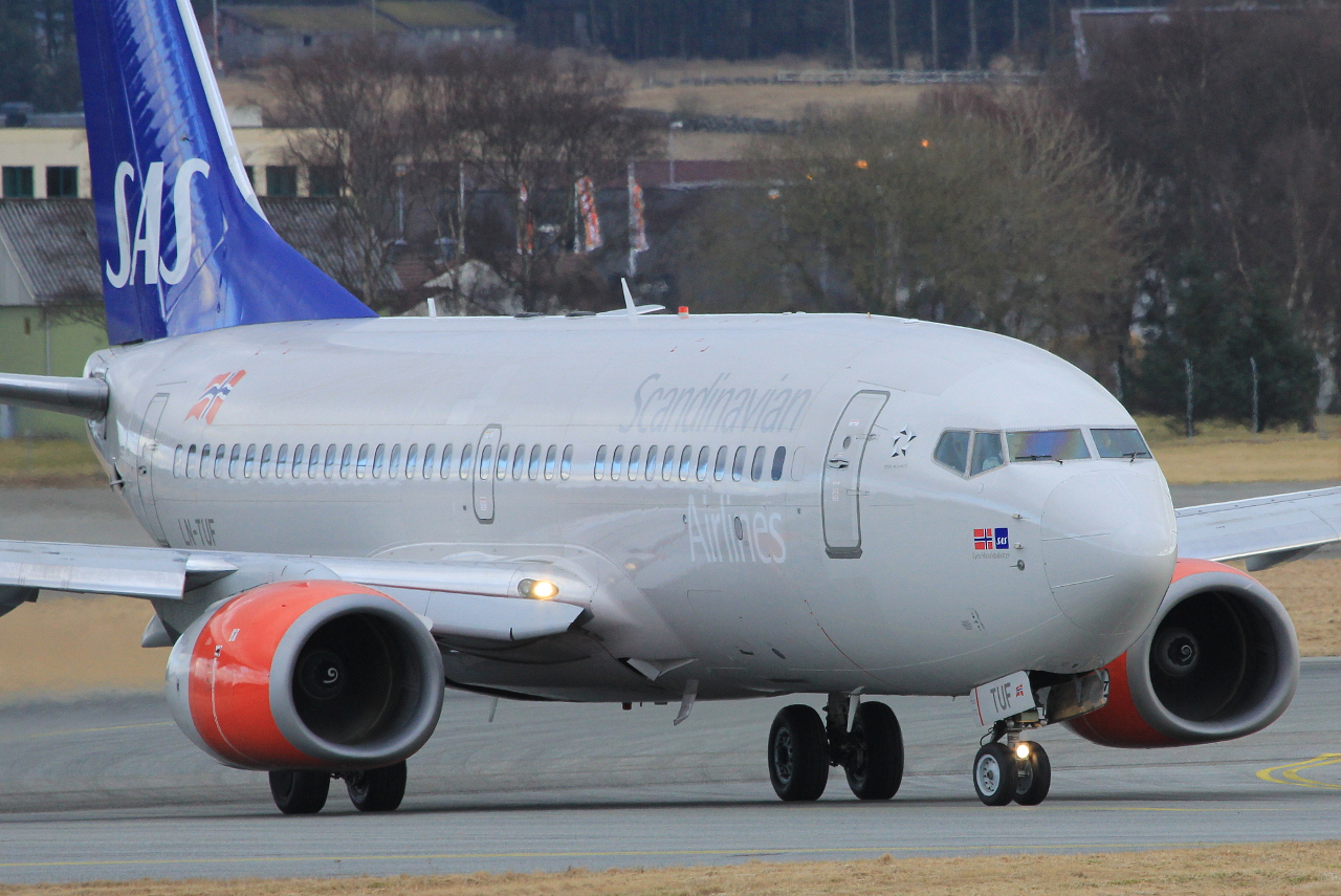 LN-TUF (28222) 1999 Boeing 737-705