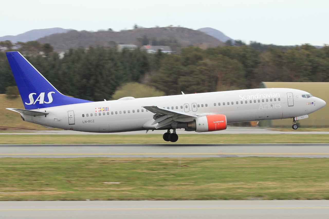 LN-RCZ (30197) 2001 Boeing 737-883