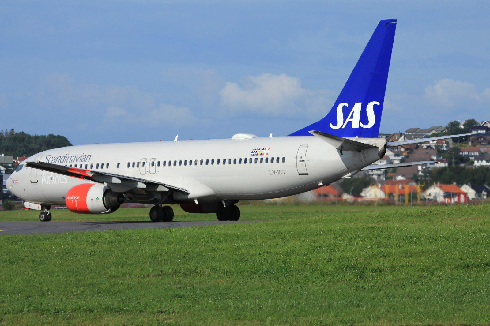 LN-RCZ (30197) 2001 Boeing 737-883