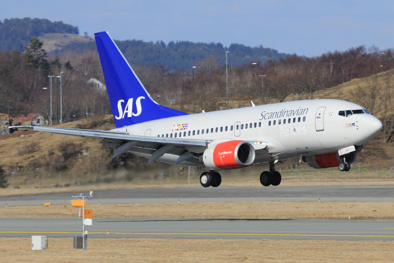 LN-RPF (28307) 1999 Boeing 737-683