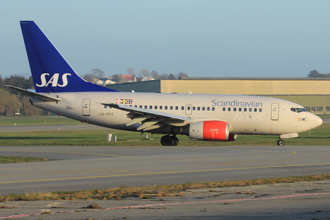 LN-RPS (28298) 1999 Boeing 737-683