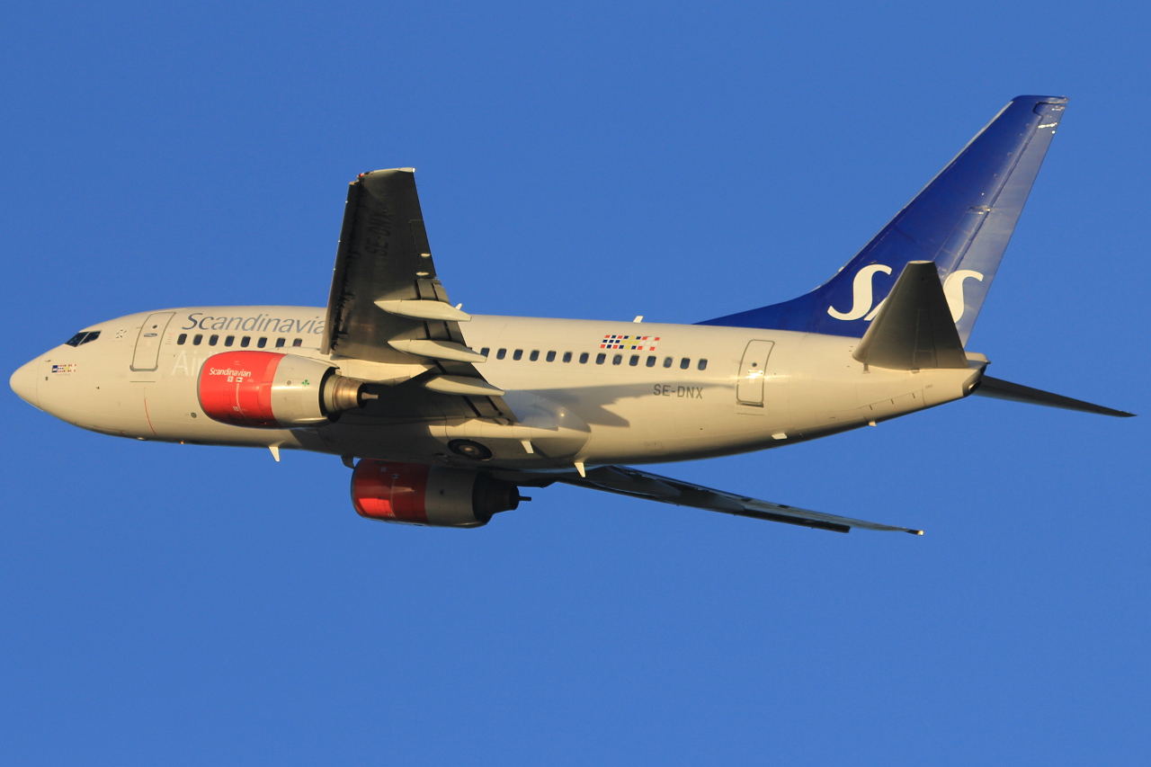 SE-DNX (28304) 1999 Boeing 737-683