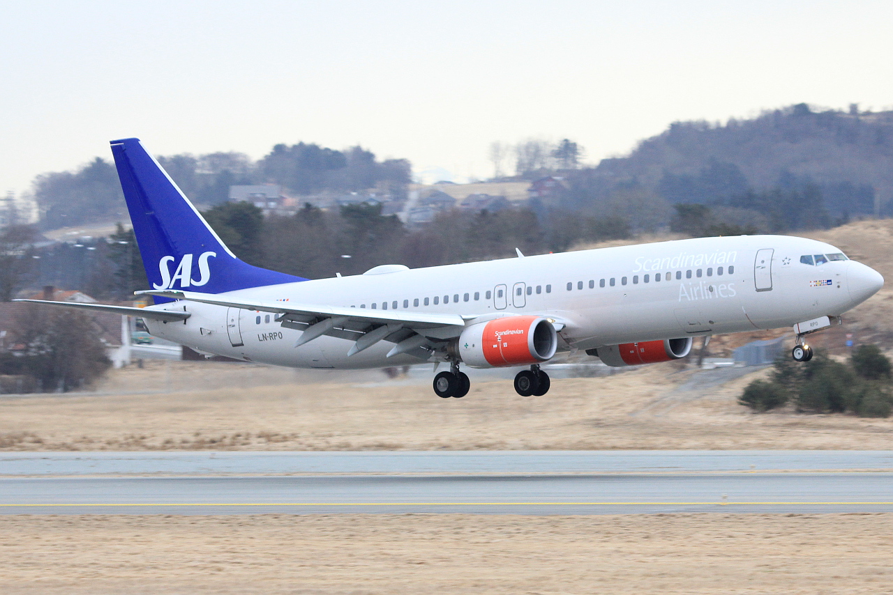 LN-RPO (30467) 2000 Boeing 737-883