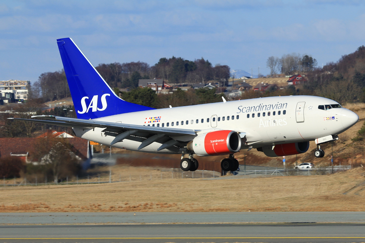 LN-RRZ (28295) 1998 Boeing 737-683