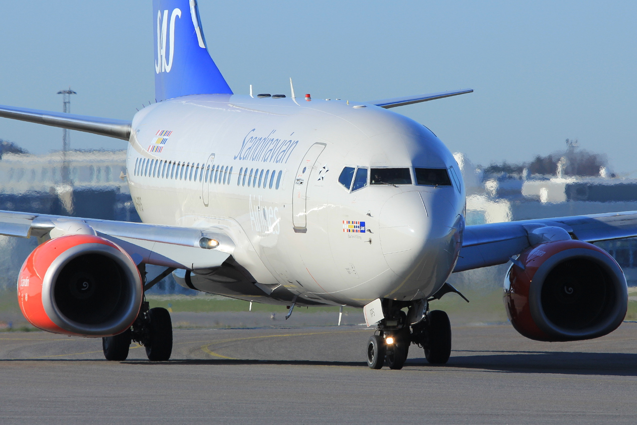 LN-RPS (28298) 1999 Boeing 737-683