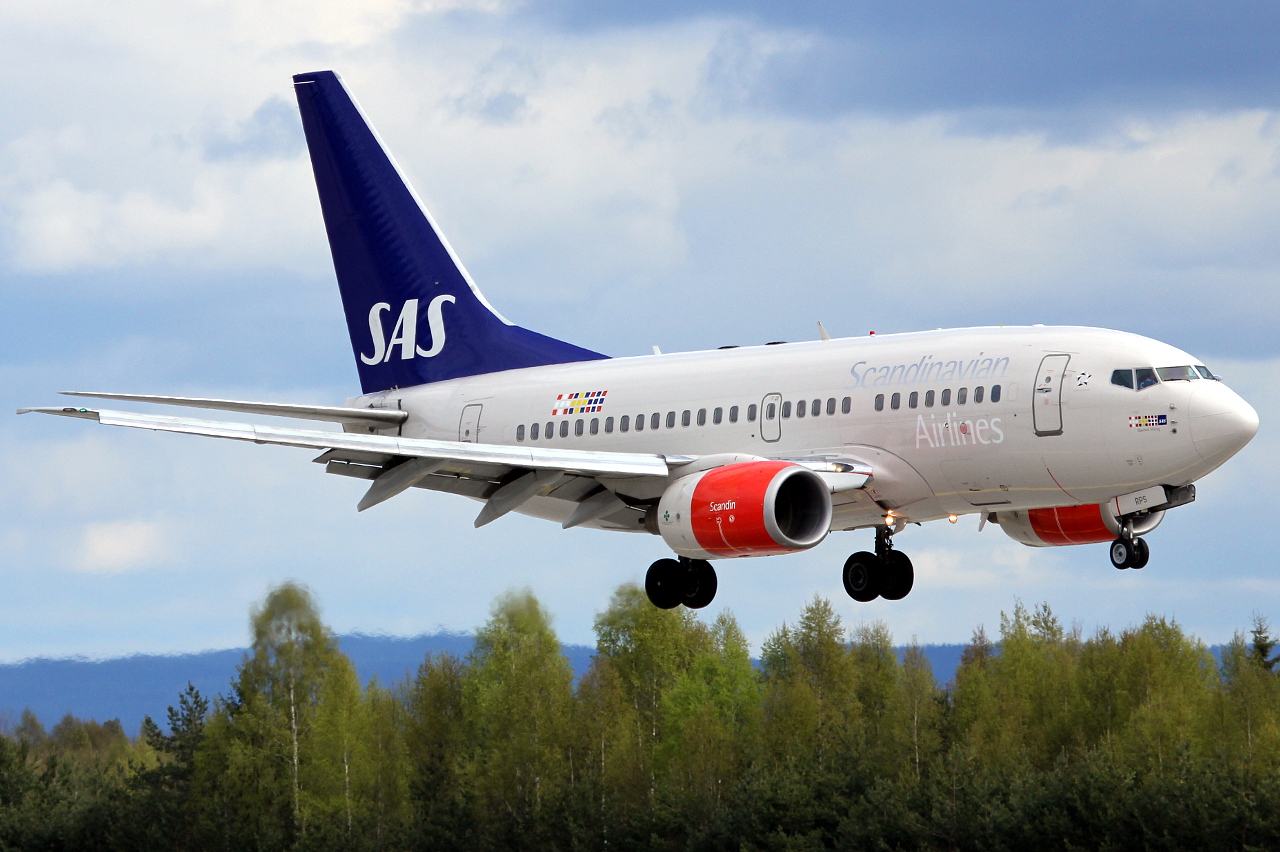 LN-RPS (28298) 1999 Boeing 737-683