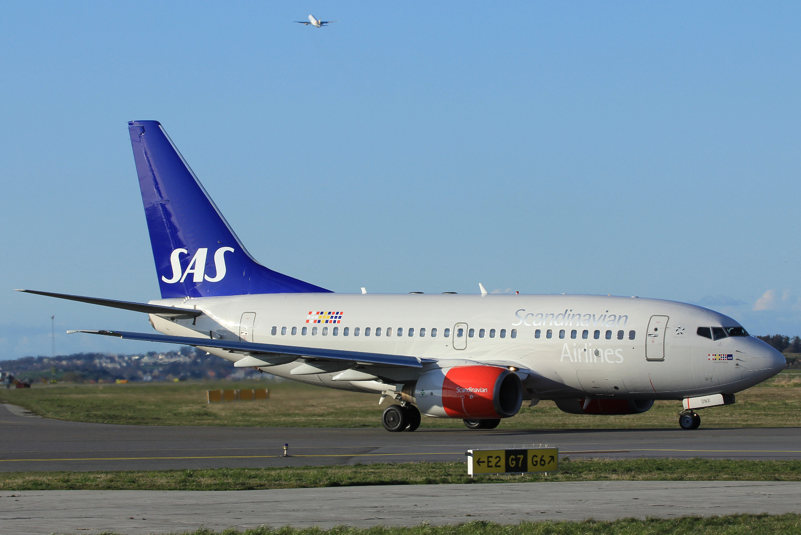 SE-DNX (28304) 1999 Boeing 737-683