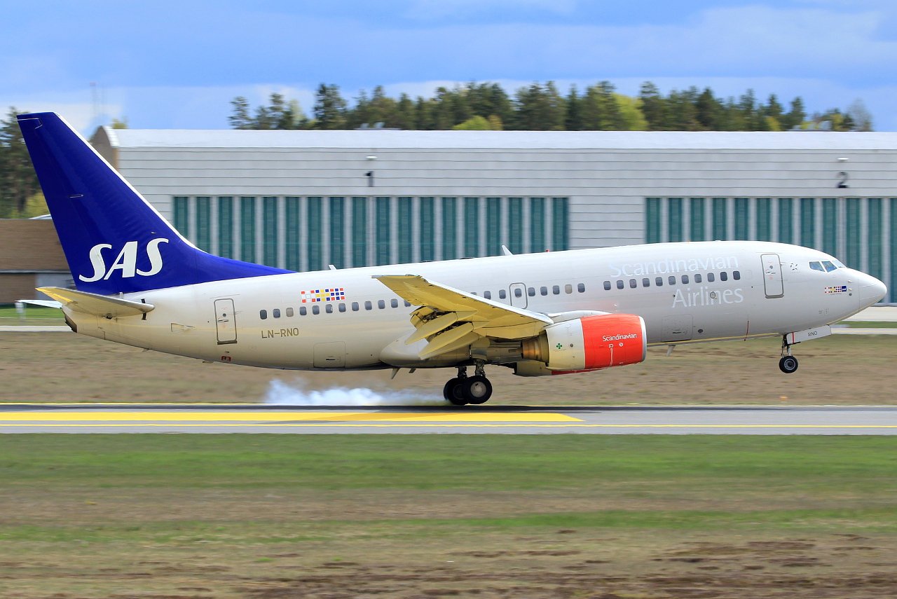 LN-RNO (28316) 2000 Boeing 737-783