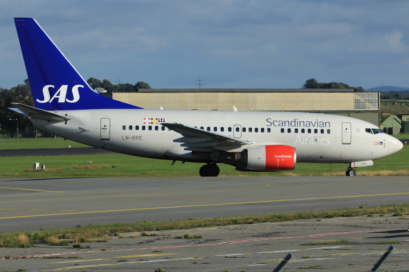 LN-RPE (28306) 1999 Boeing 737-683