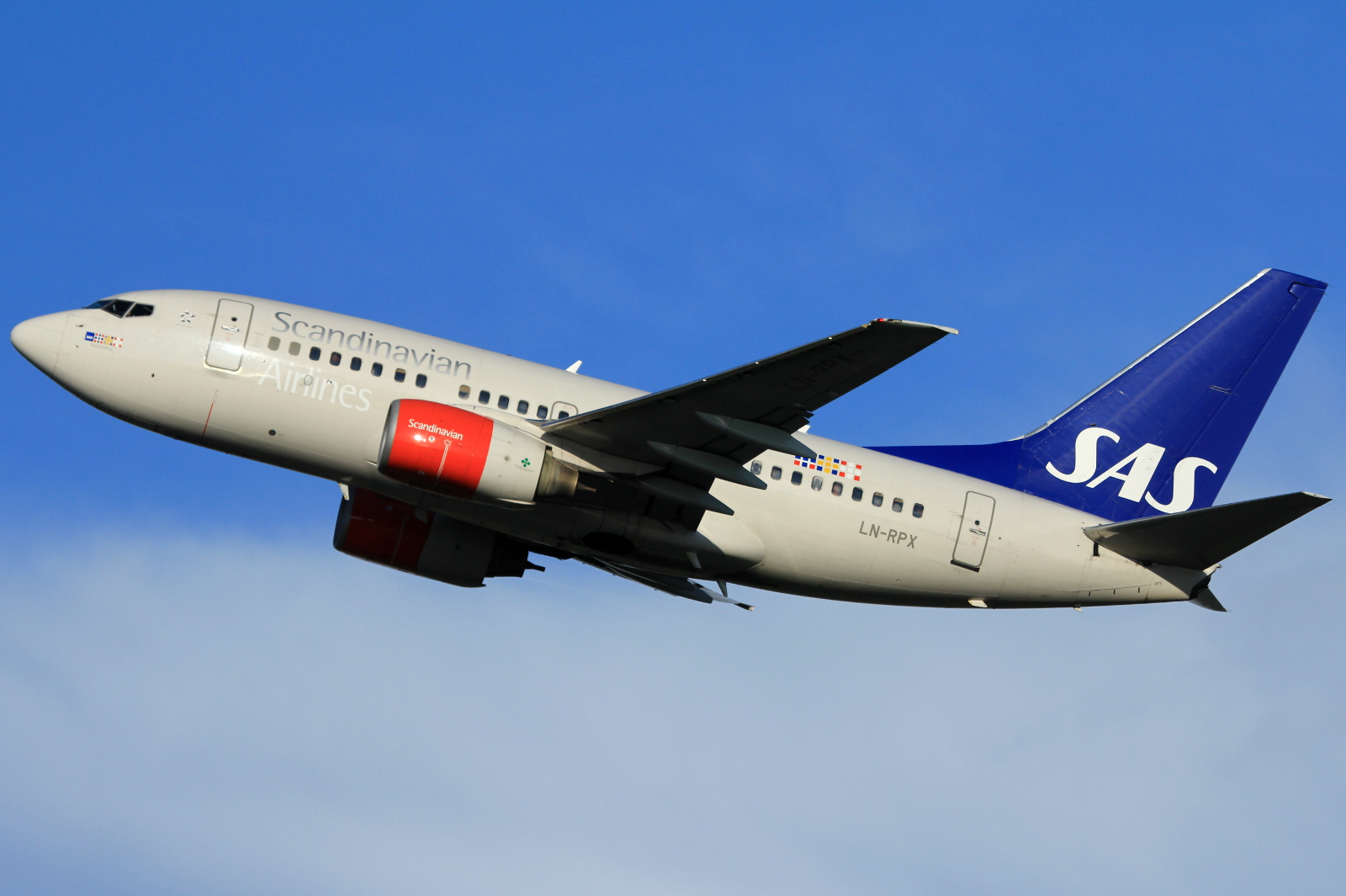 LN-RPX (28291) 1998 Boeing 737-683