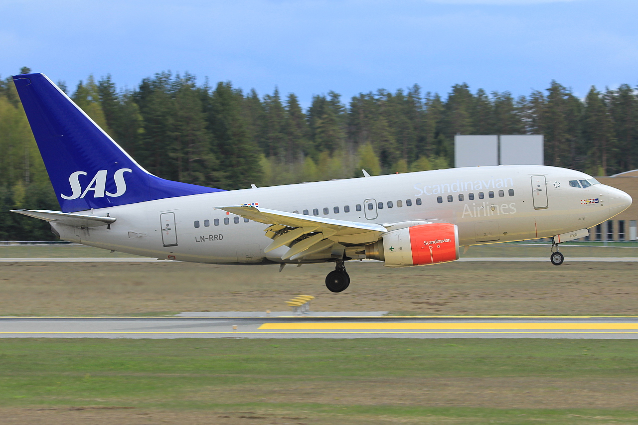 LN-RRD (28301) 1999 Boeing 737-683