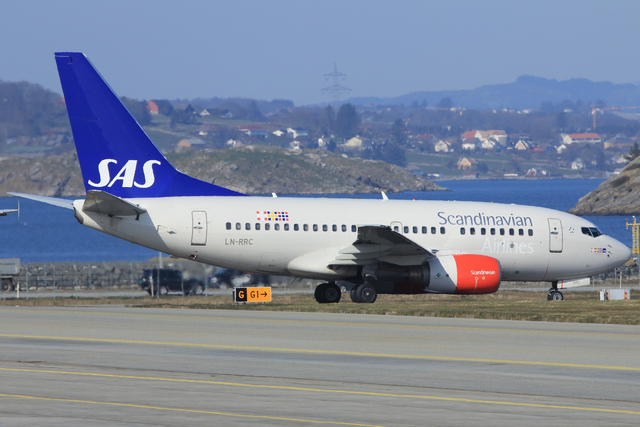 LN-RRC (28300) 1999 Boeing 737-683