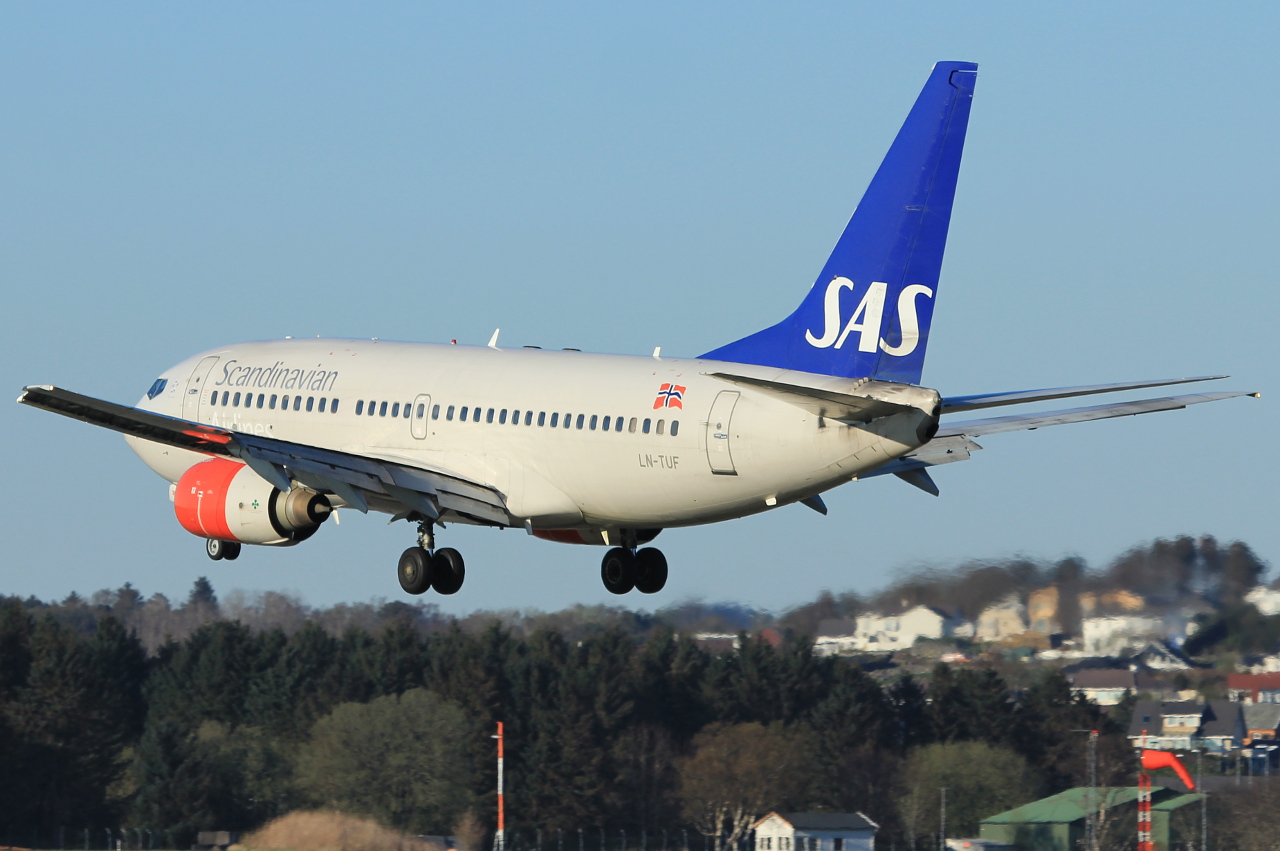 LN-TUF (28222) 1999 Boeing 737-705