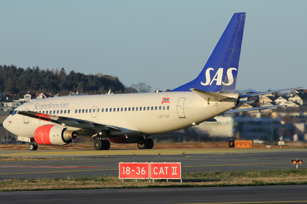 LN-TUF (28222) 1999 Boeing 737-705