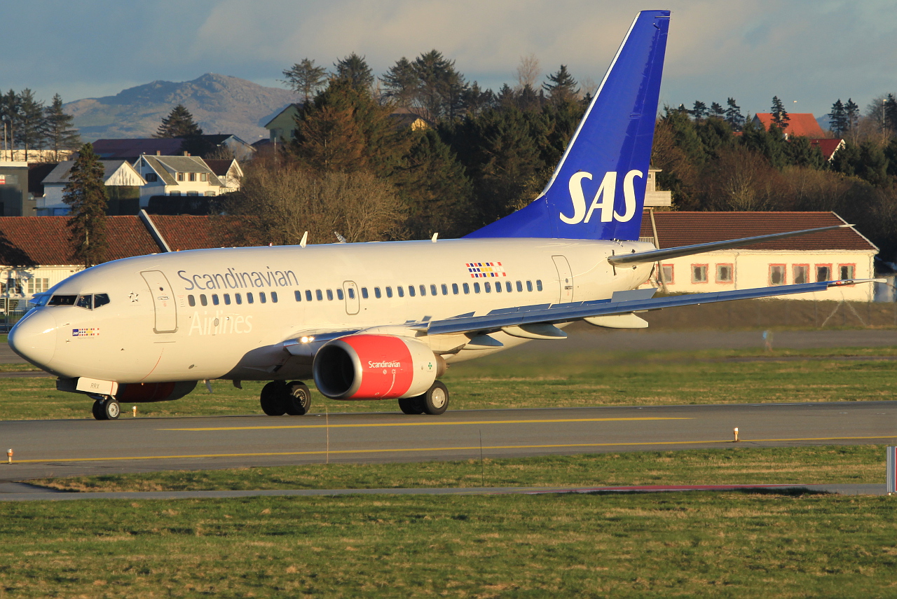 LN-RRX (28296) 1998 Boeing 737-683