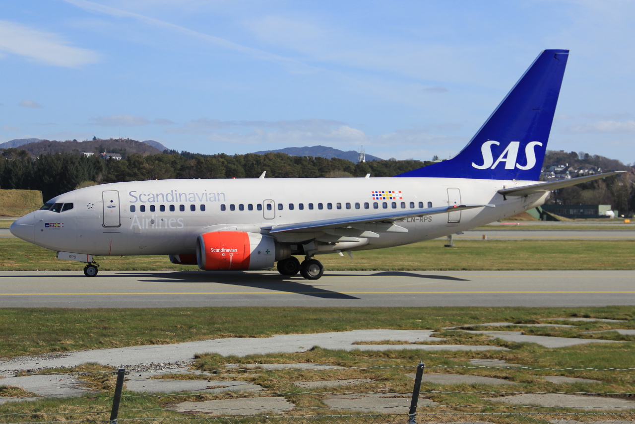 LN-RPS (28298) 1999 Boeing 737-683