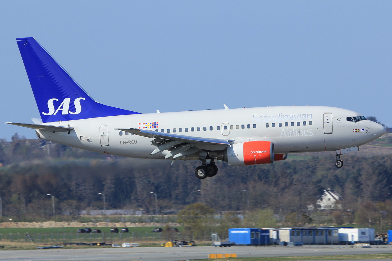LN-RCU (30190) 1999 Boeing 737-683