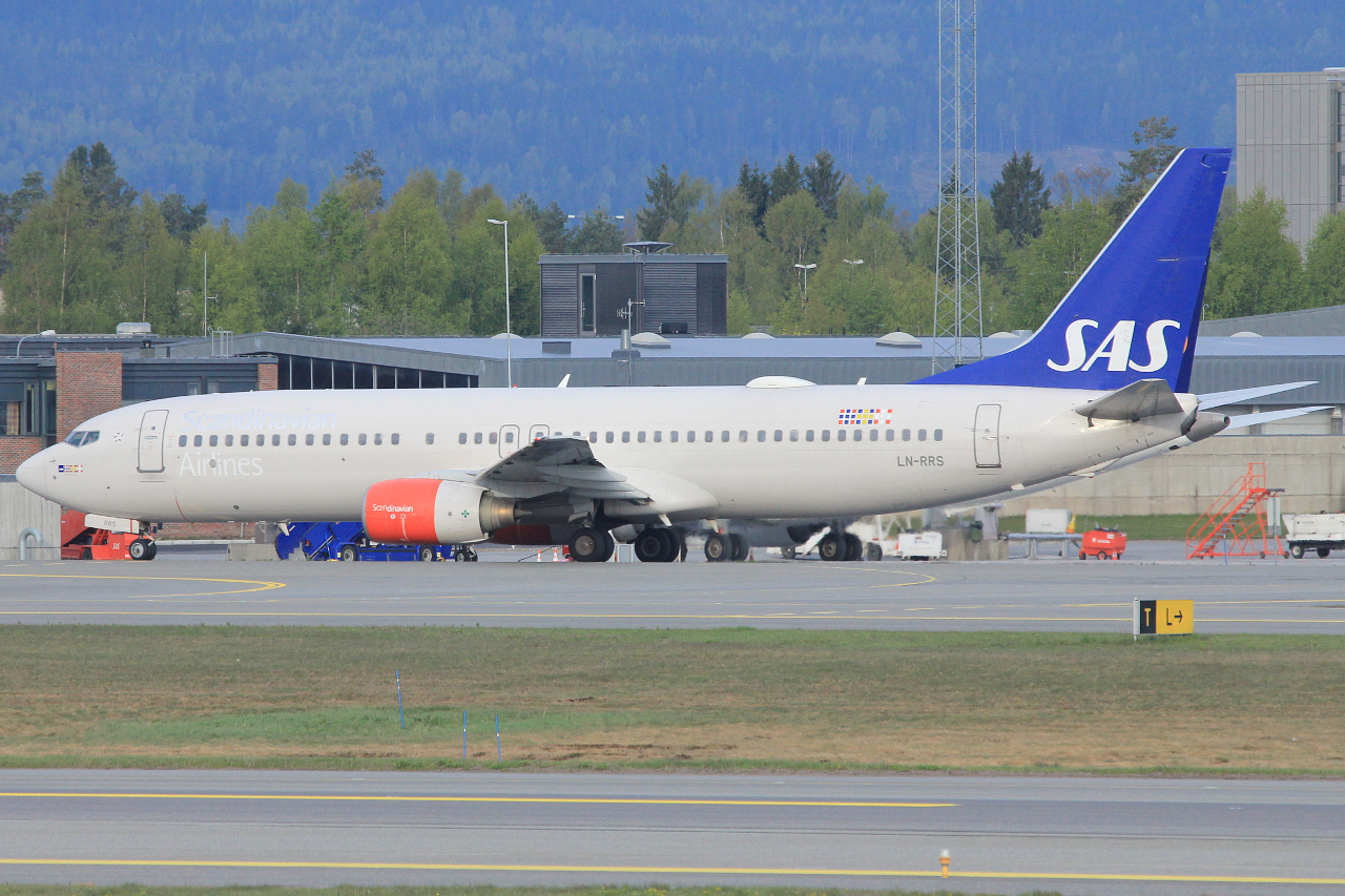 LN-RRS (28325) 2001 Boeing 737-883