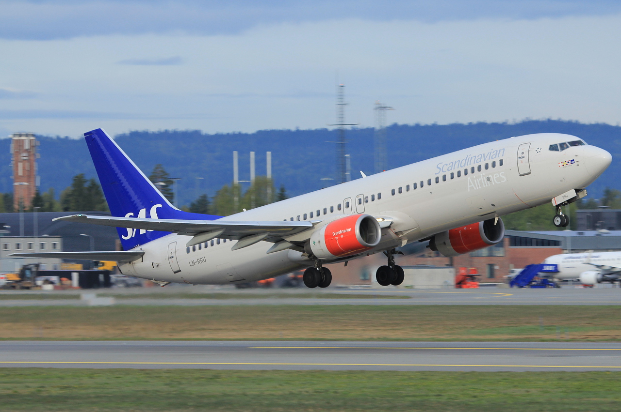 LN-RRU (28327) 2002 Boeing 737-883