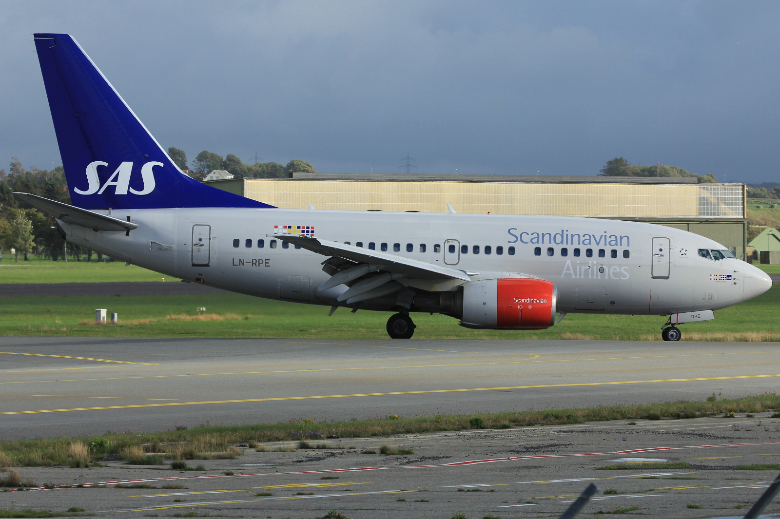 LN-RPE (28306) 1999 Boeing 737-683