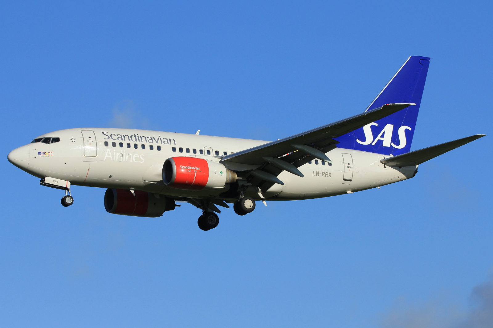LN-RRX (28296) 1998 Boeing 737-683