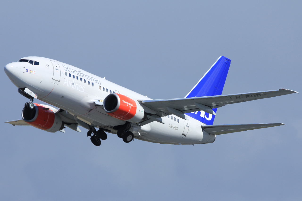 LN-RRD (28301) 1999 Boeing 737-683