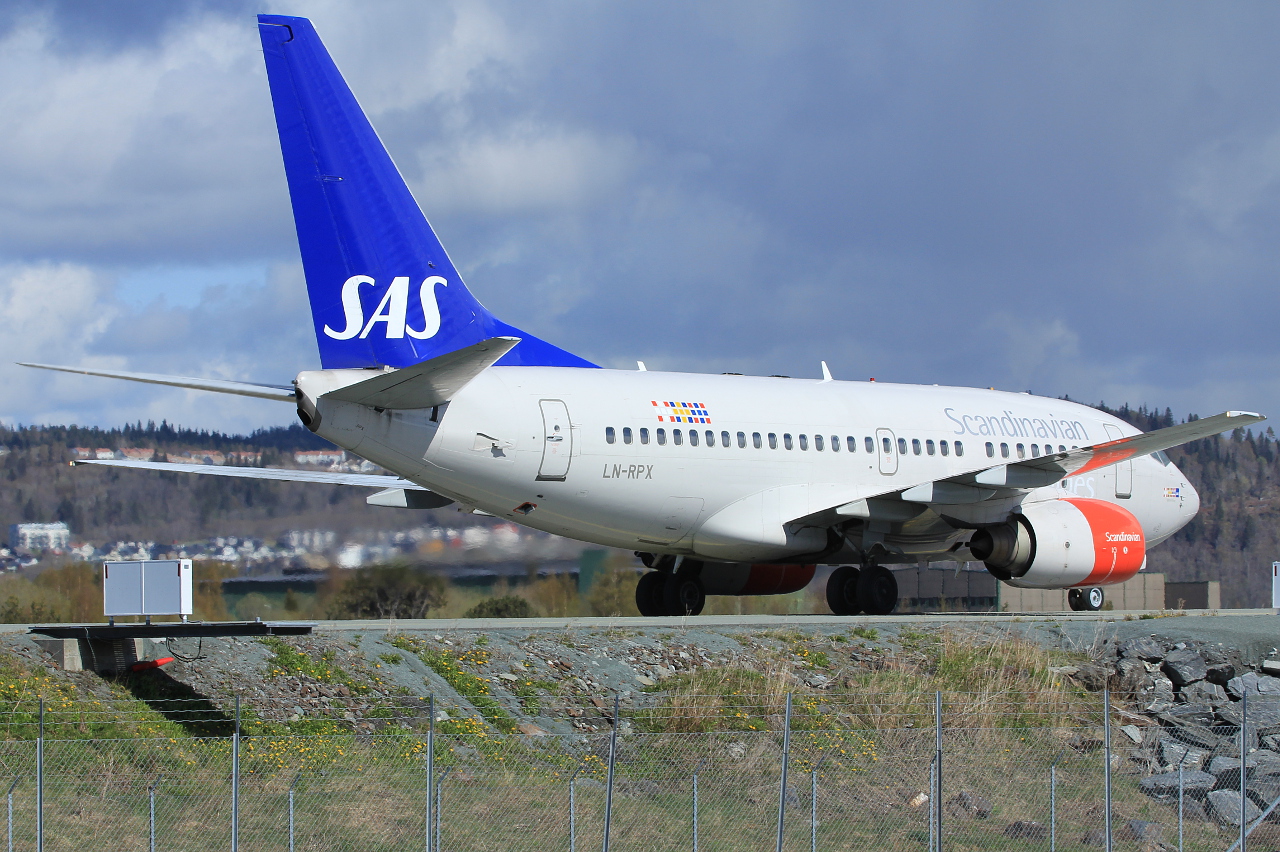 LN-RPX (28291) 1998 Boeing 737-683