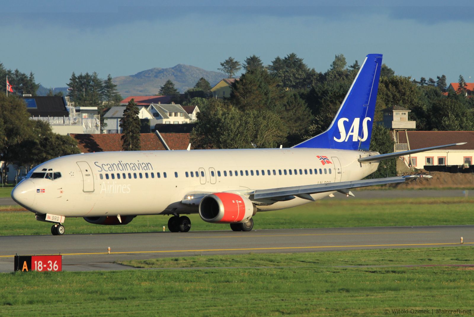 LN-BRQ (25348) 1991 Boeing 737-405