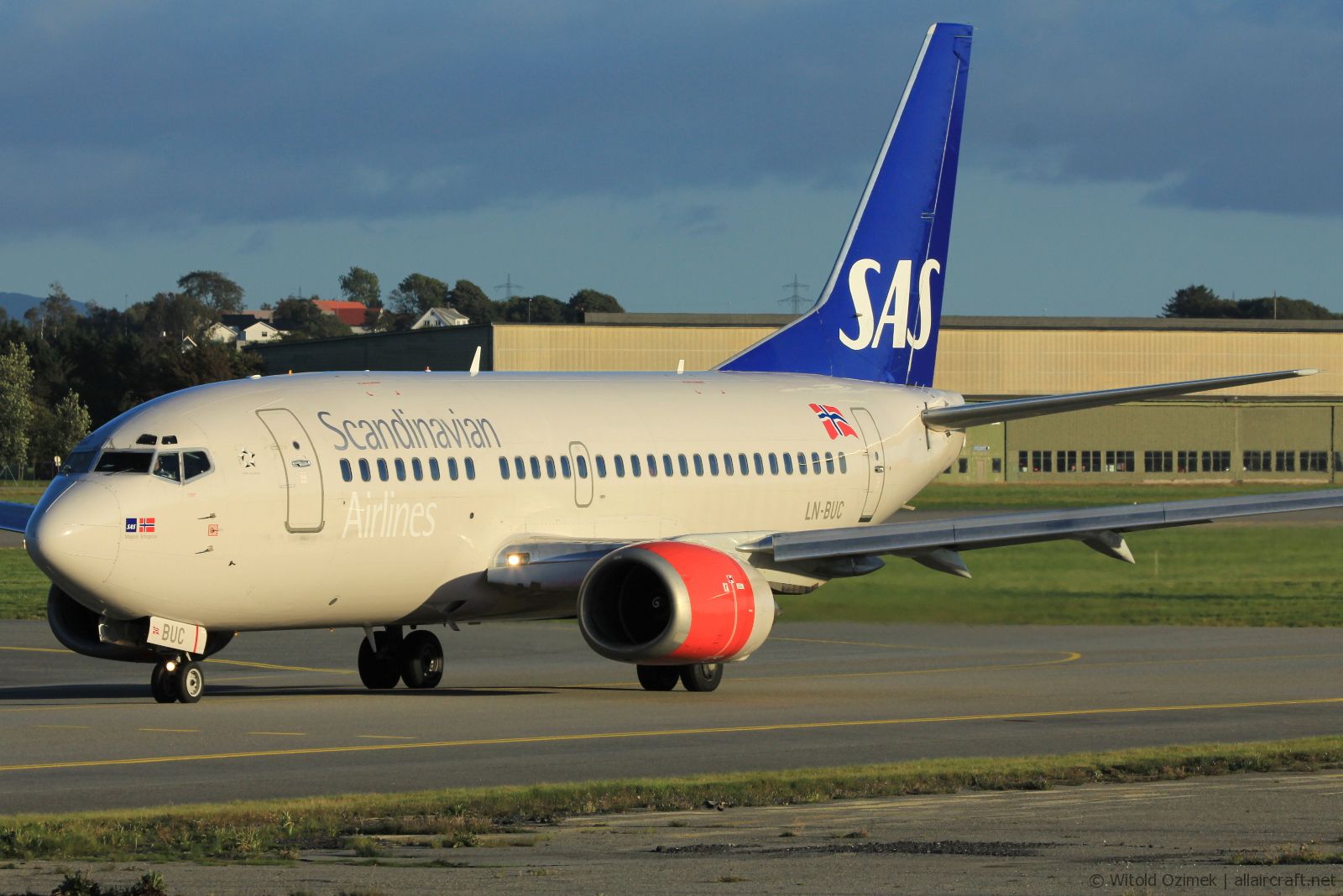 LN-BUC (26304) 1994 Boeing 737-505