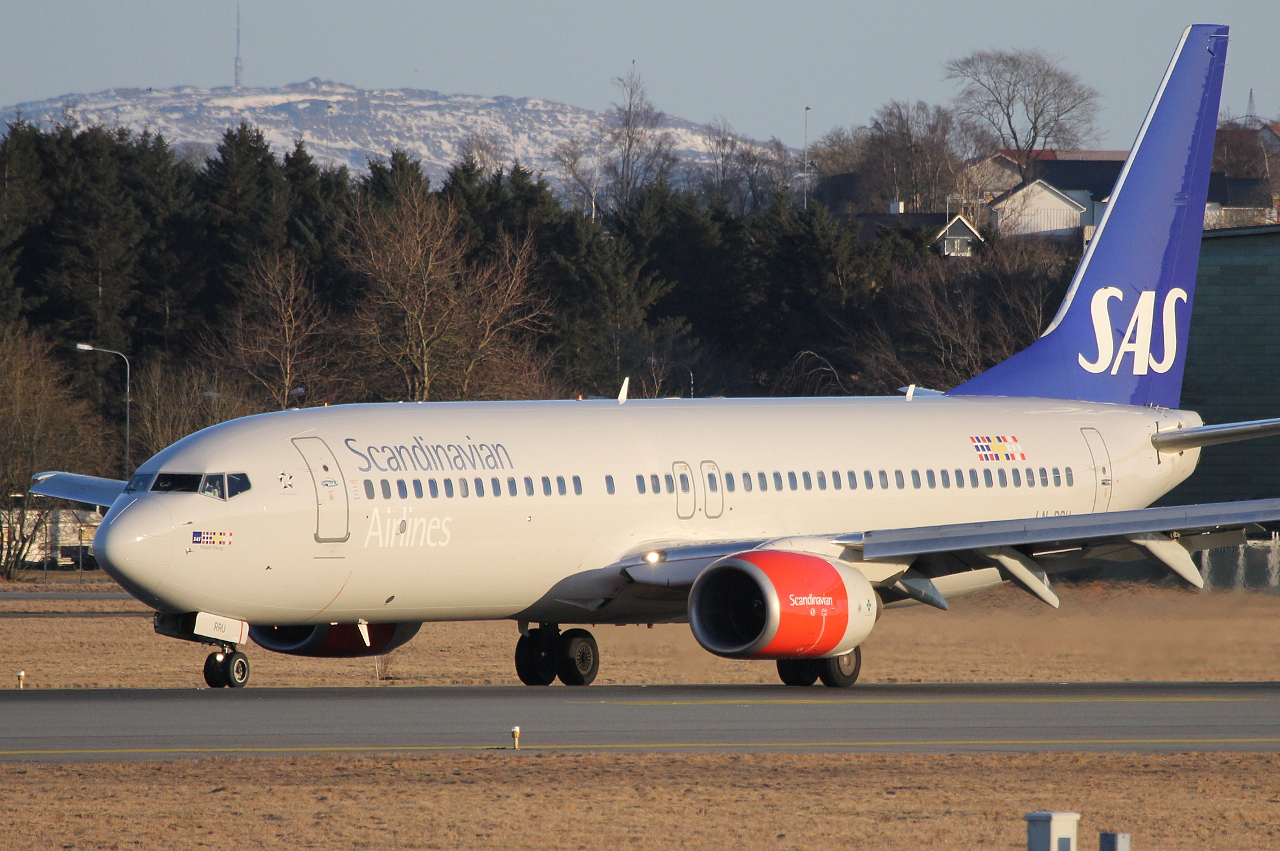 LN-RRU (28327) 2002 Boeing 737-883