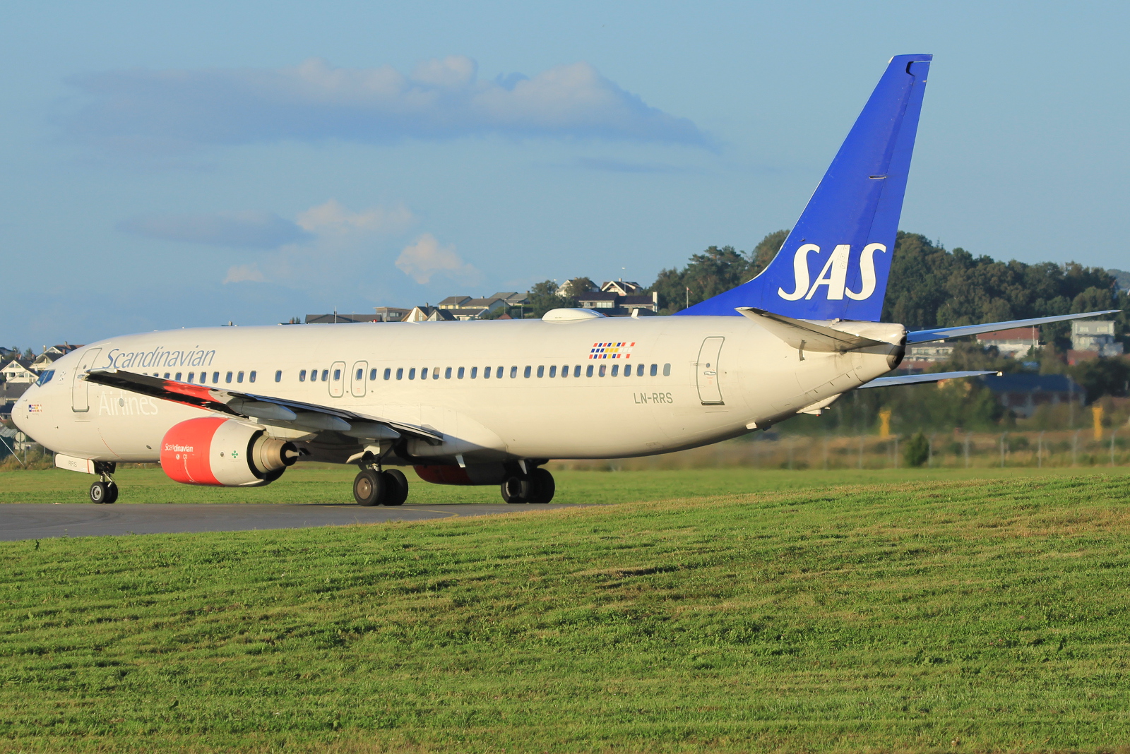 LN-RRS (28325) 2001 Boeing 737-883