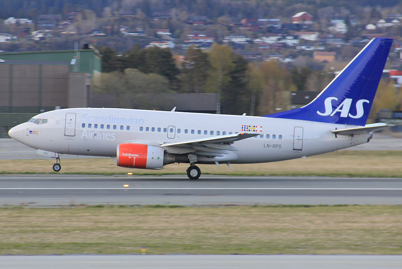 LN-RPS (28298) 1999 Boeing 737-683