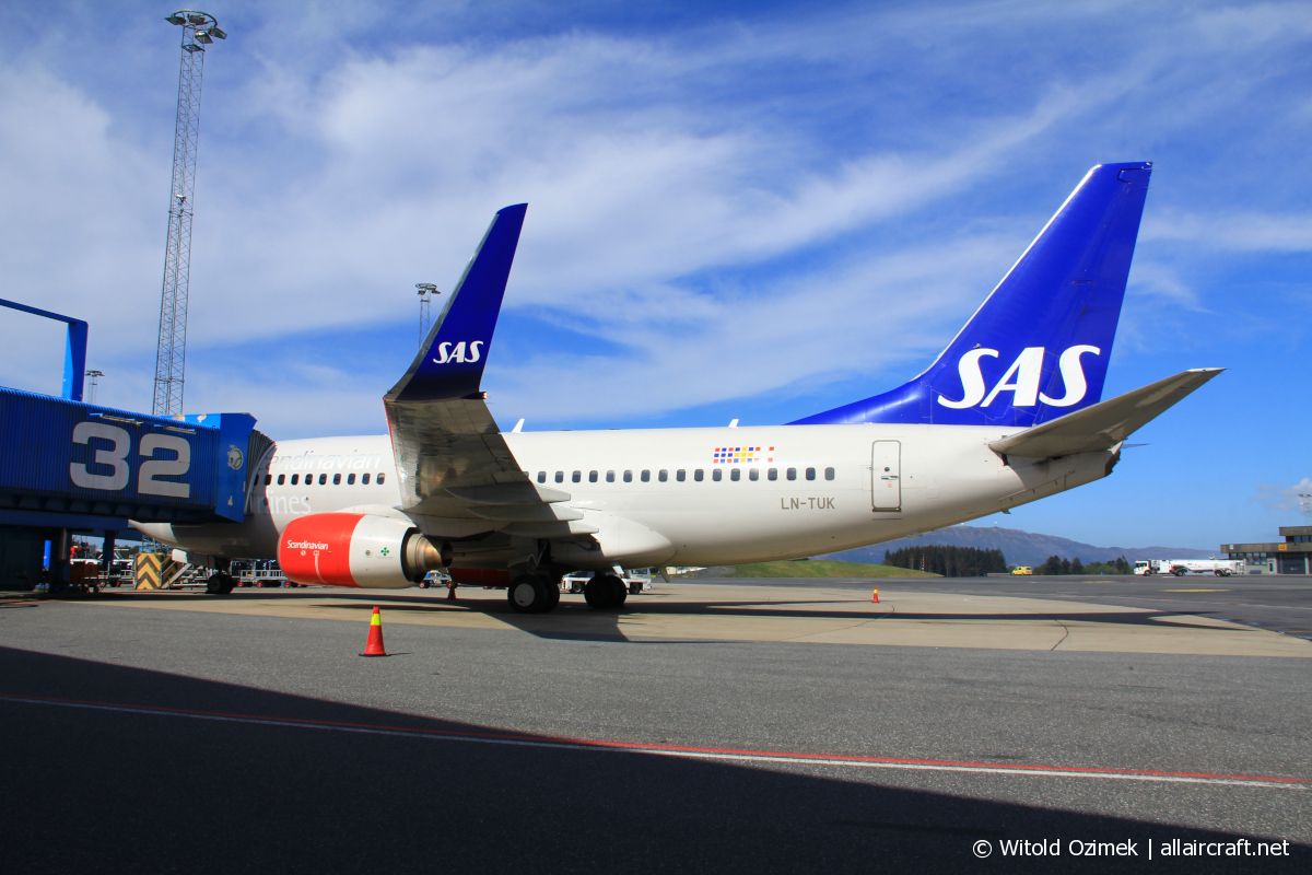 LN-TUK (26096) 2001 Boeing 737-705(WL)