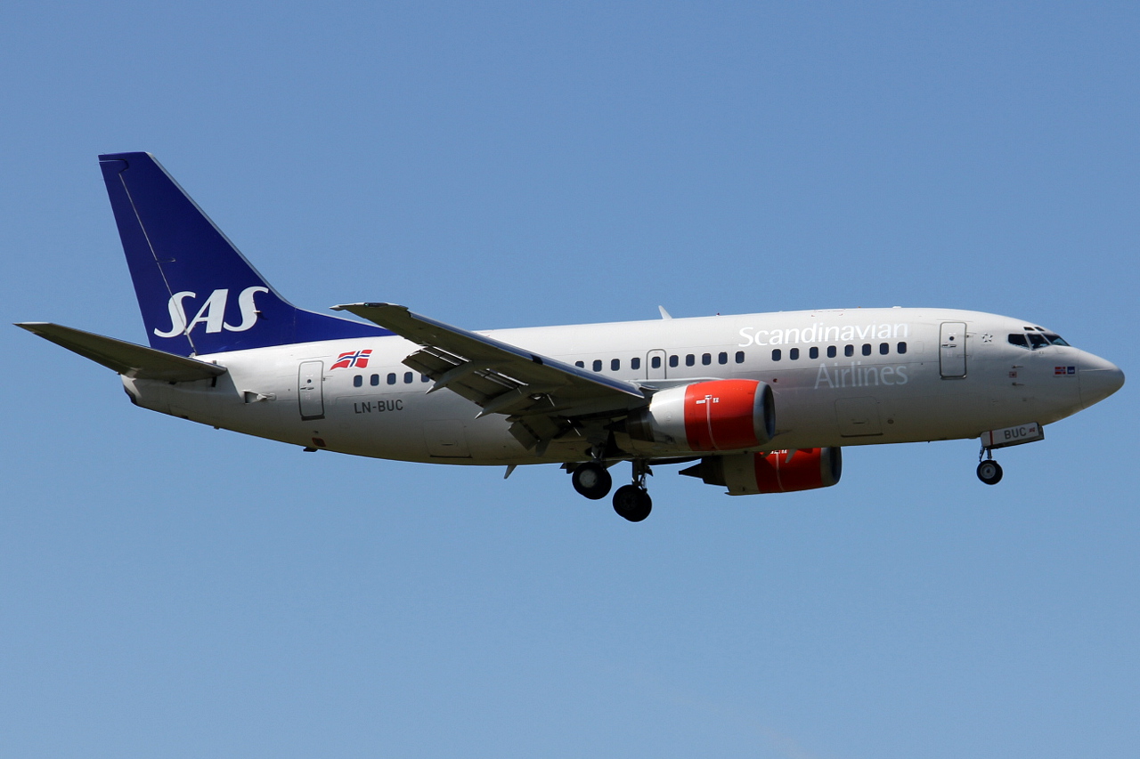 LN-BUC (26304) 1994 Boeing 737-505