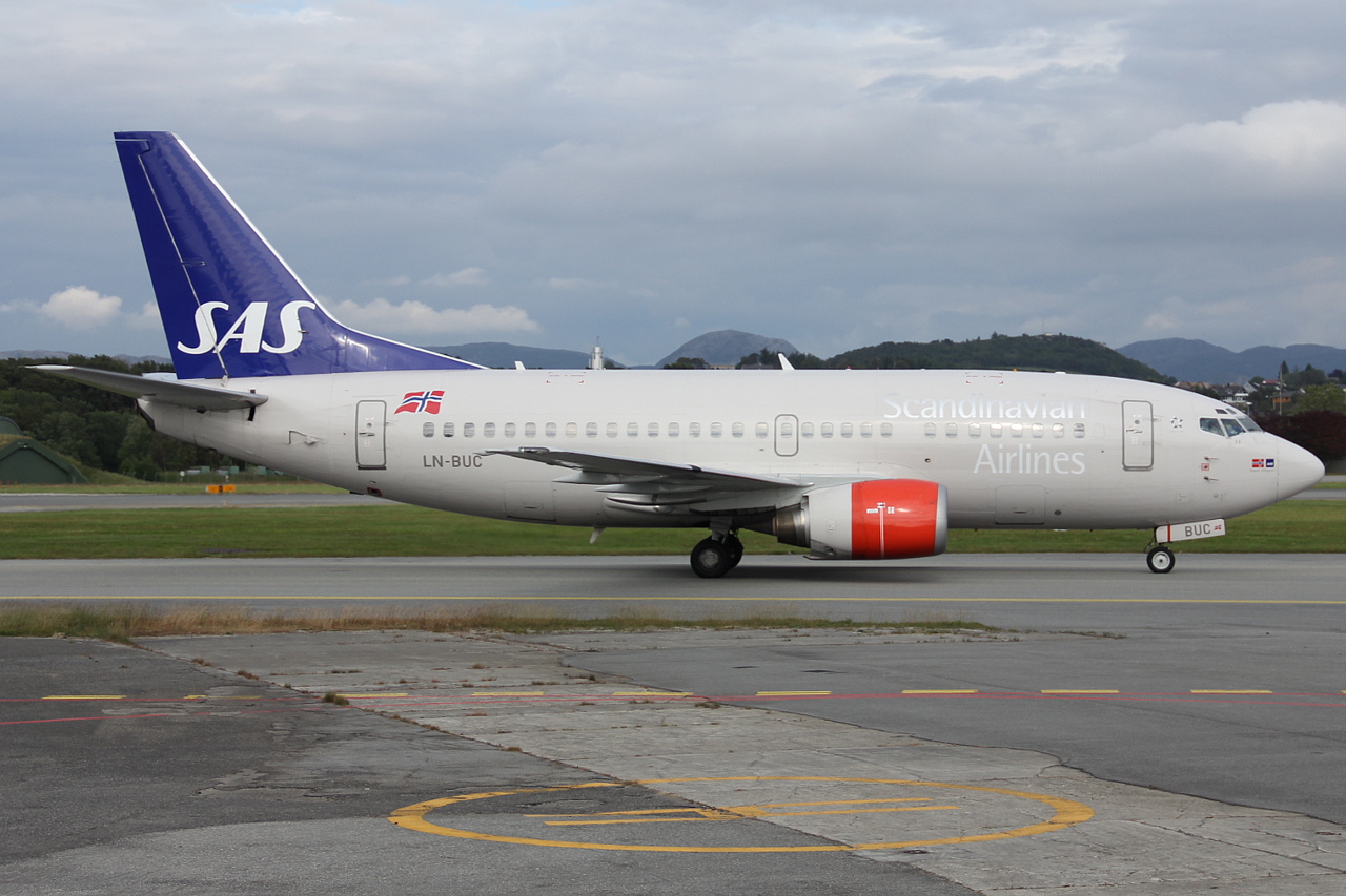 LN-BUC (26304) 1994 Boeing 737-505