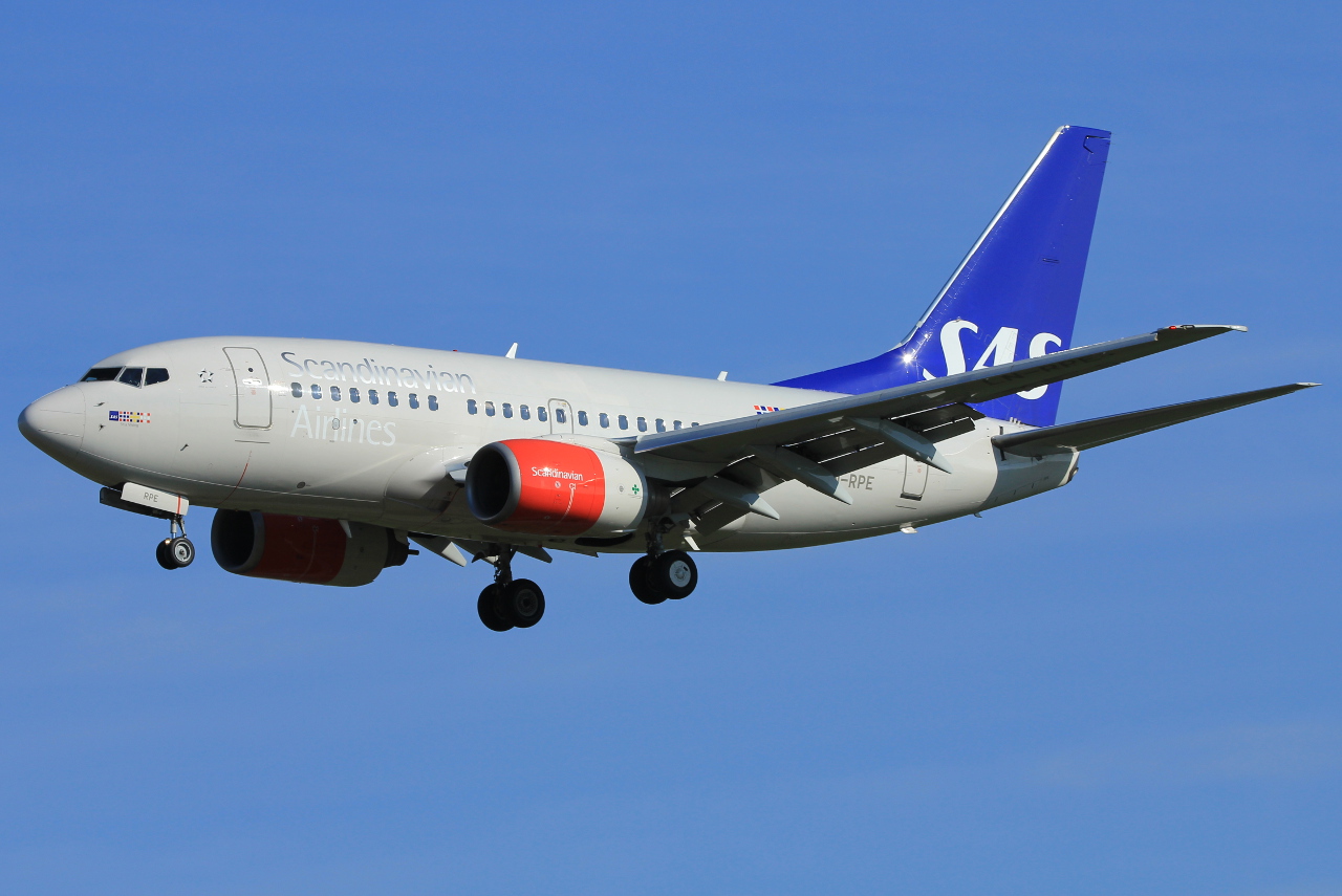 LN-RPE (28306) 1999 Boeing 737-683