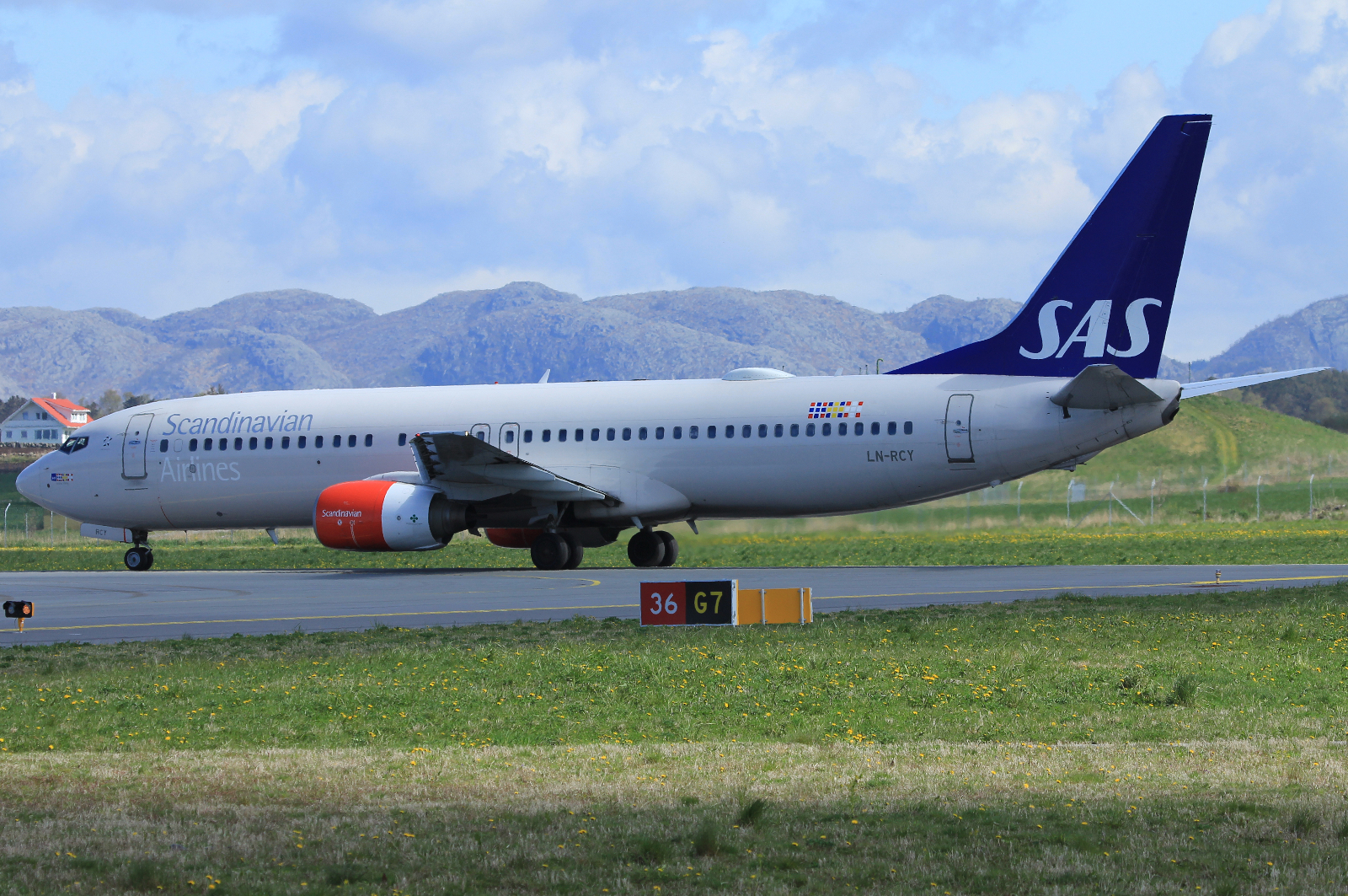 LN-RCY (28324) 2001 Boeing 737-883