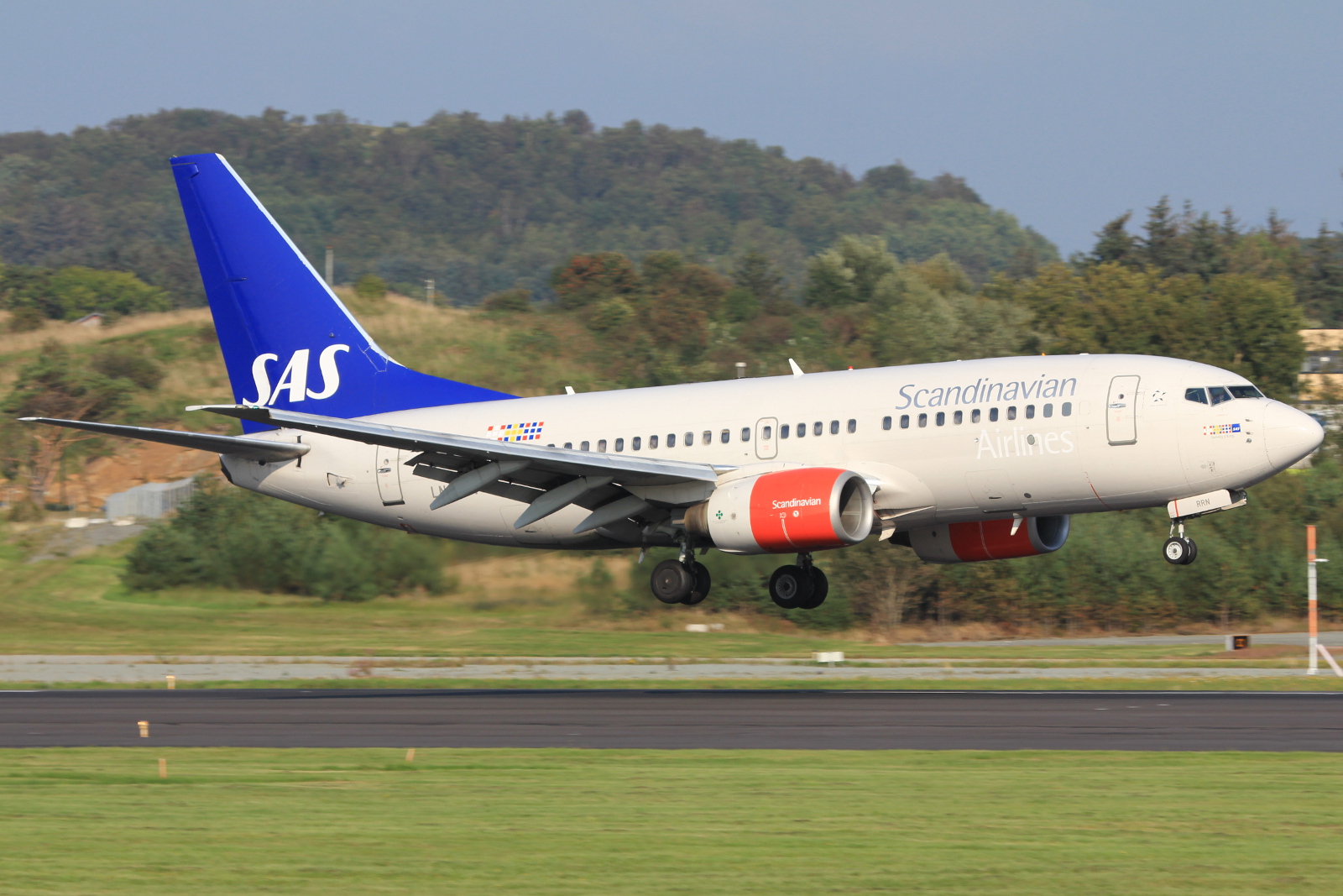 LN-RRN (30191) 1999 Boeing 737-783